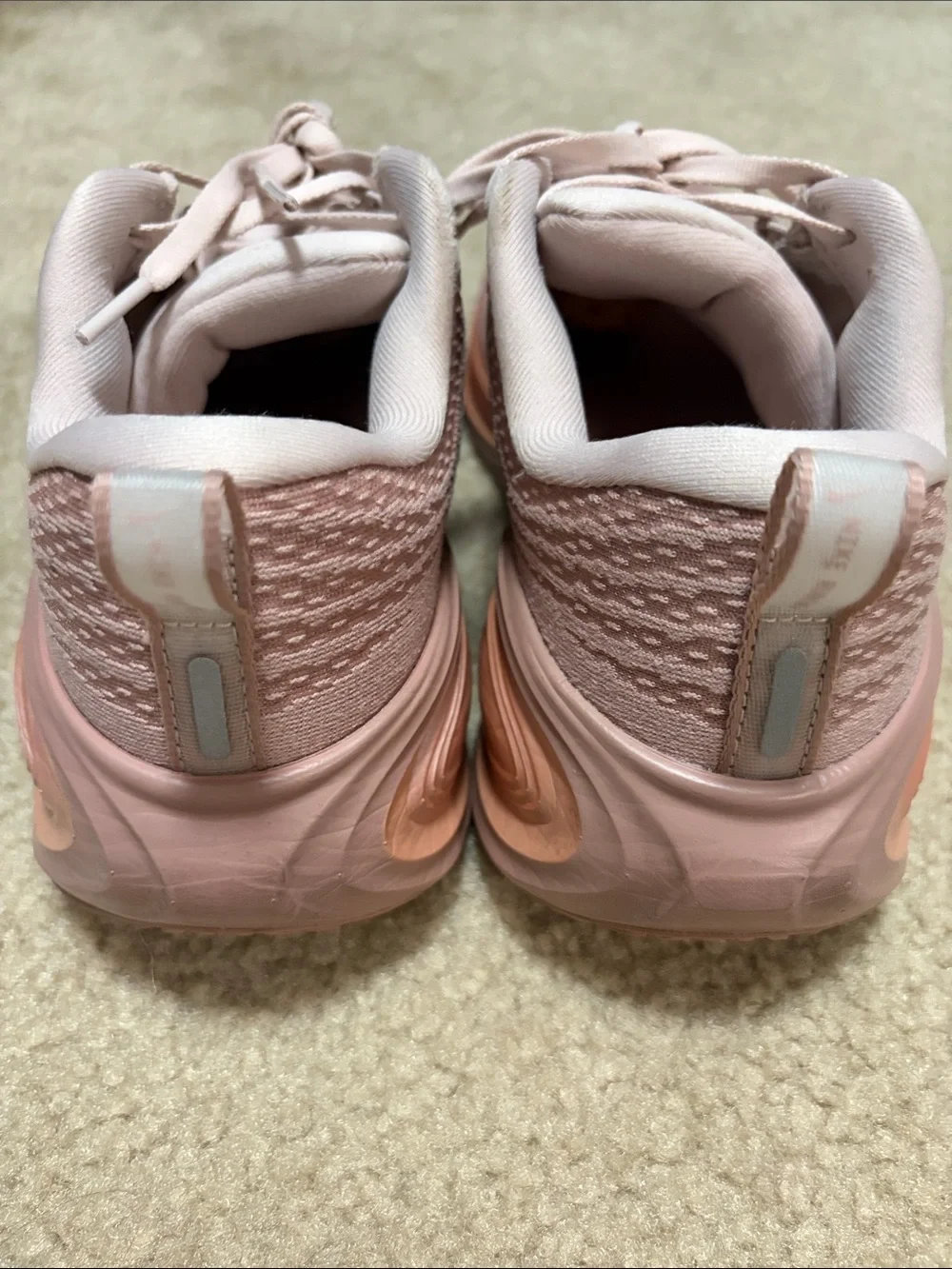 Nike Vomero Plus Particle Pink / Rose Gold - size 7